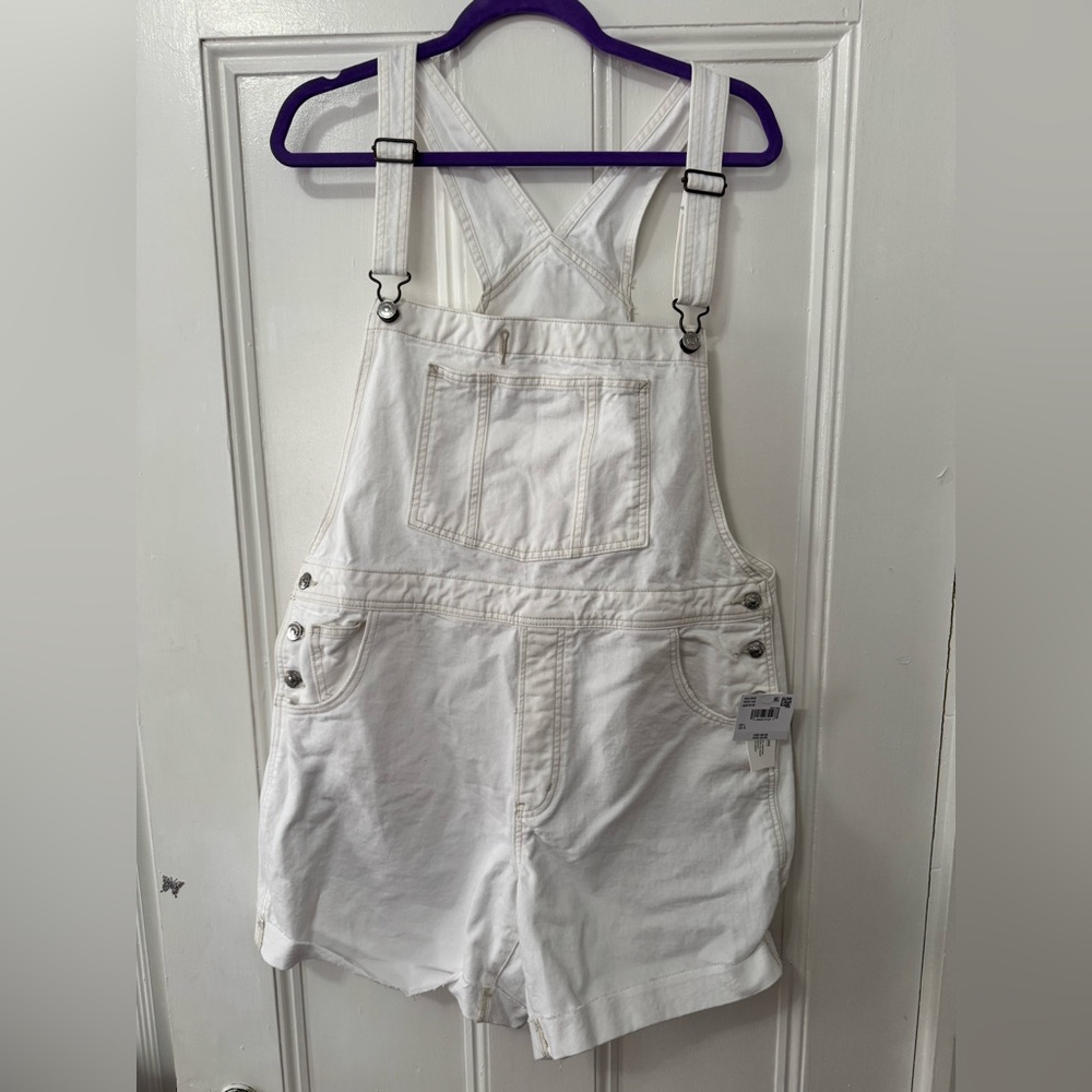 American eagle white denim overall Jean shorts NWT size L